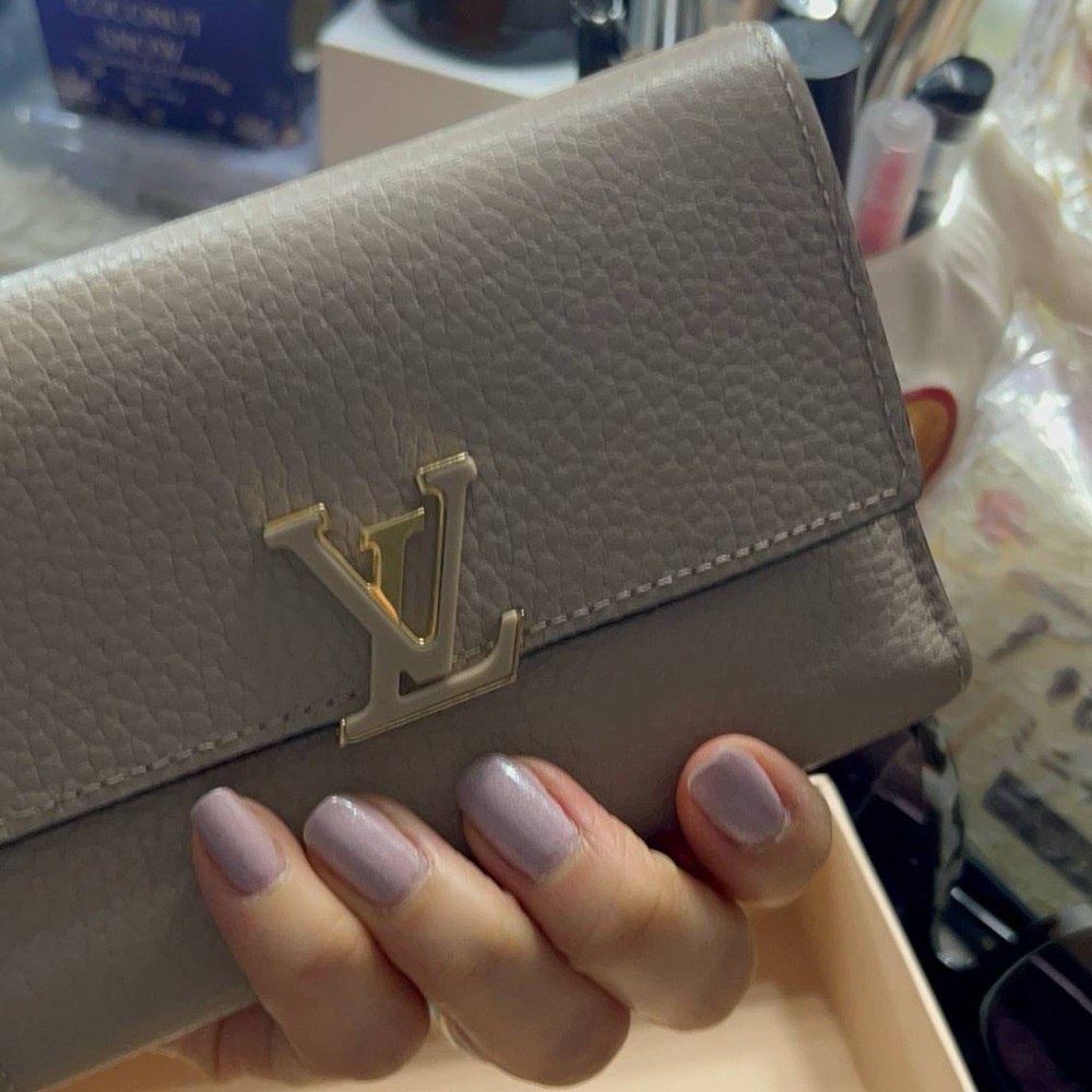 ❤️‍🔥nwot LV Capucine Compact Wallet (microchip)